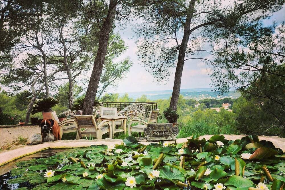 Foto 9 von 22: Le Moulin Rouge Provençal : charming old windmill with hot tub close to Aix