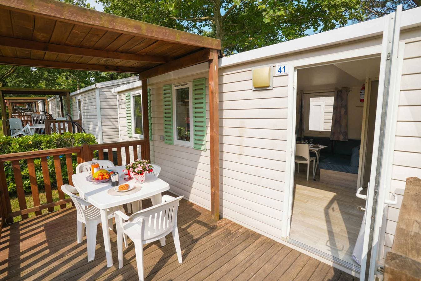 Foto 5 von 37: Mobilehome mit Klimaanlage, Terrasse und Pool