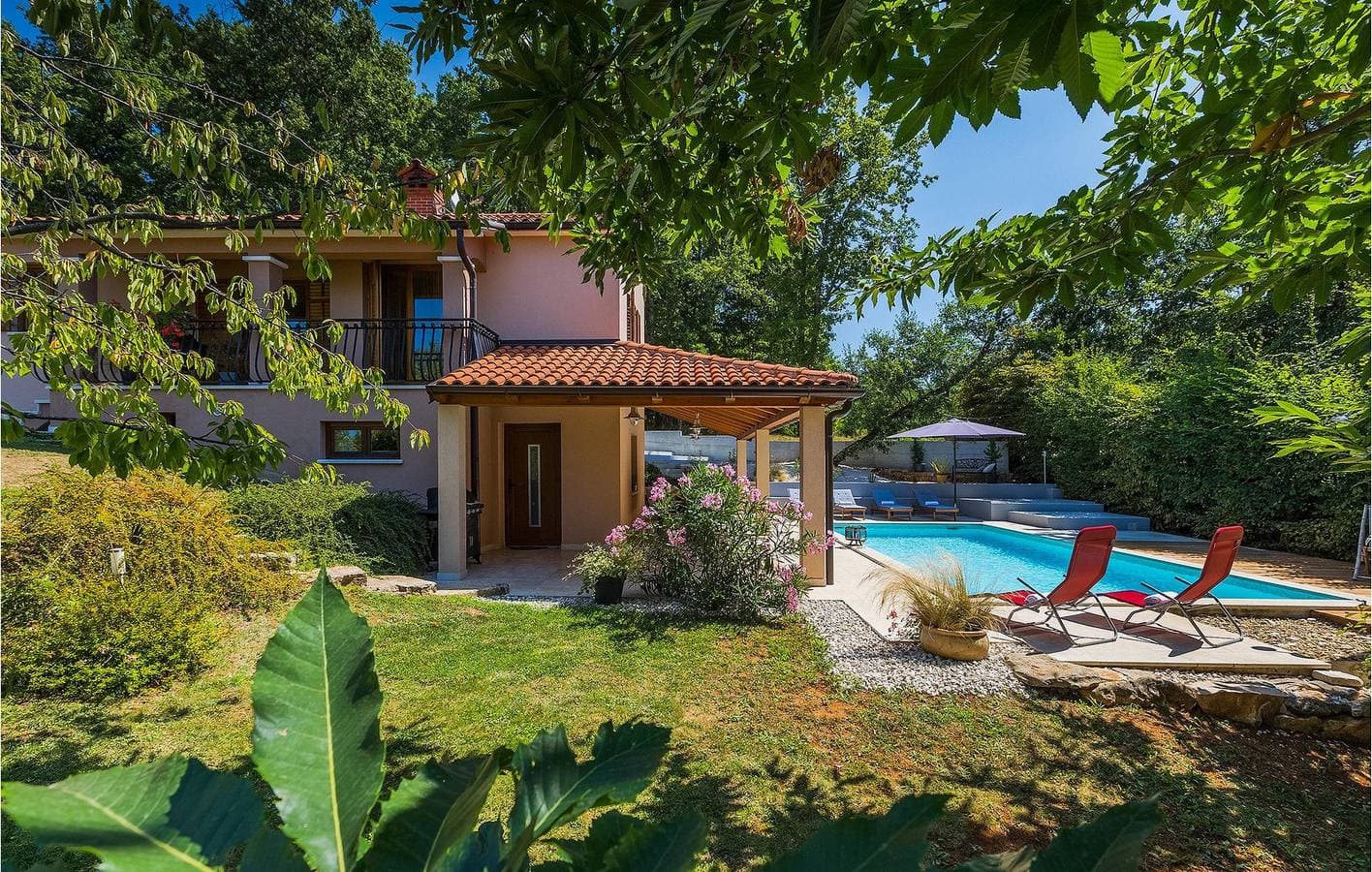 Foto 10 von 61: Geräumige 2-Zimmer-Wohnung mit Pool, WLAN und Parkplatz in der Nähe von Restaurants