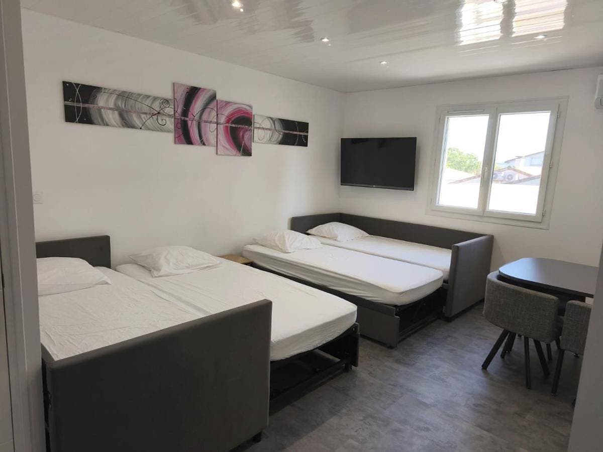Studio privatif avec terrasse et parking 1