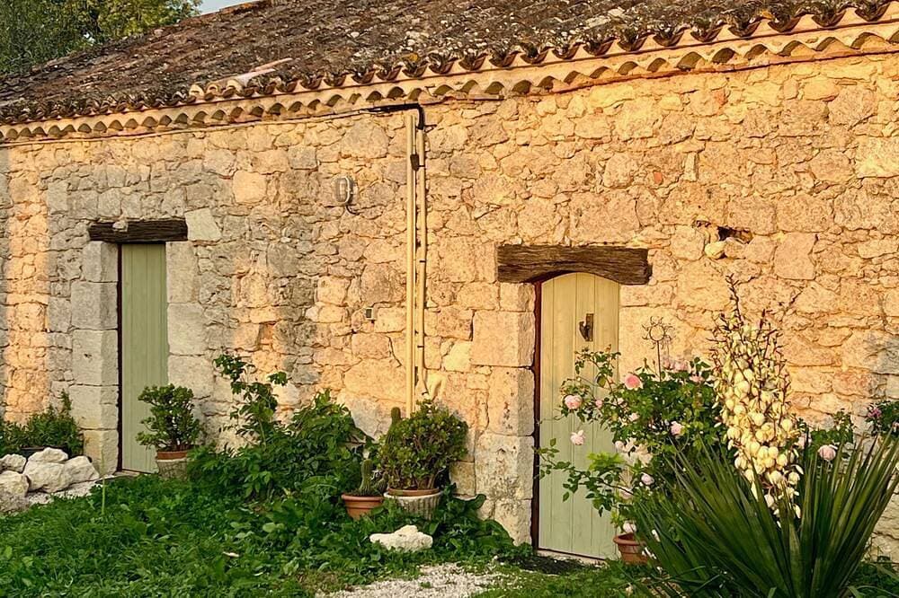 Foto 9 von 22: Gemütliches, ruhiges Steinhaus mit Pool und privatem Garten