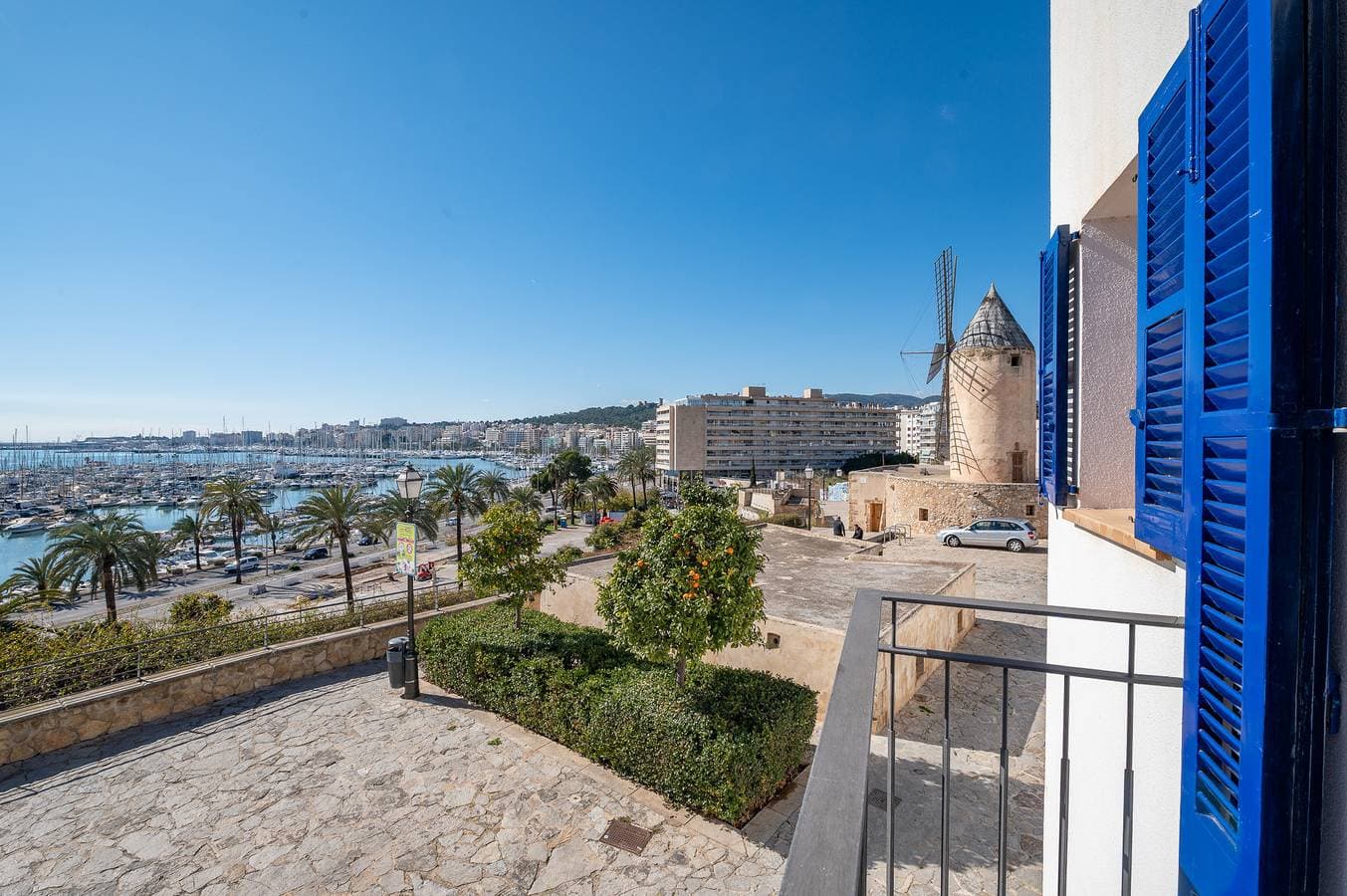 Foto 2 von 30: Moli 37 House - Port View Terrace by PriorityVilla