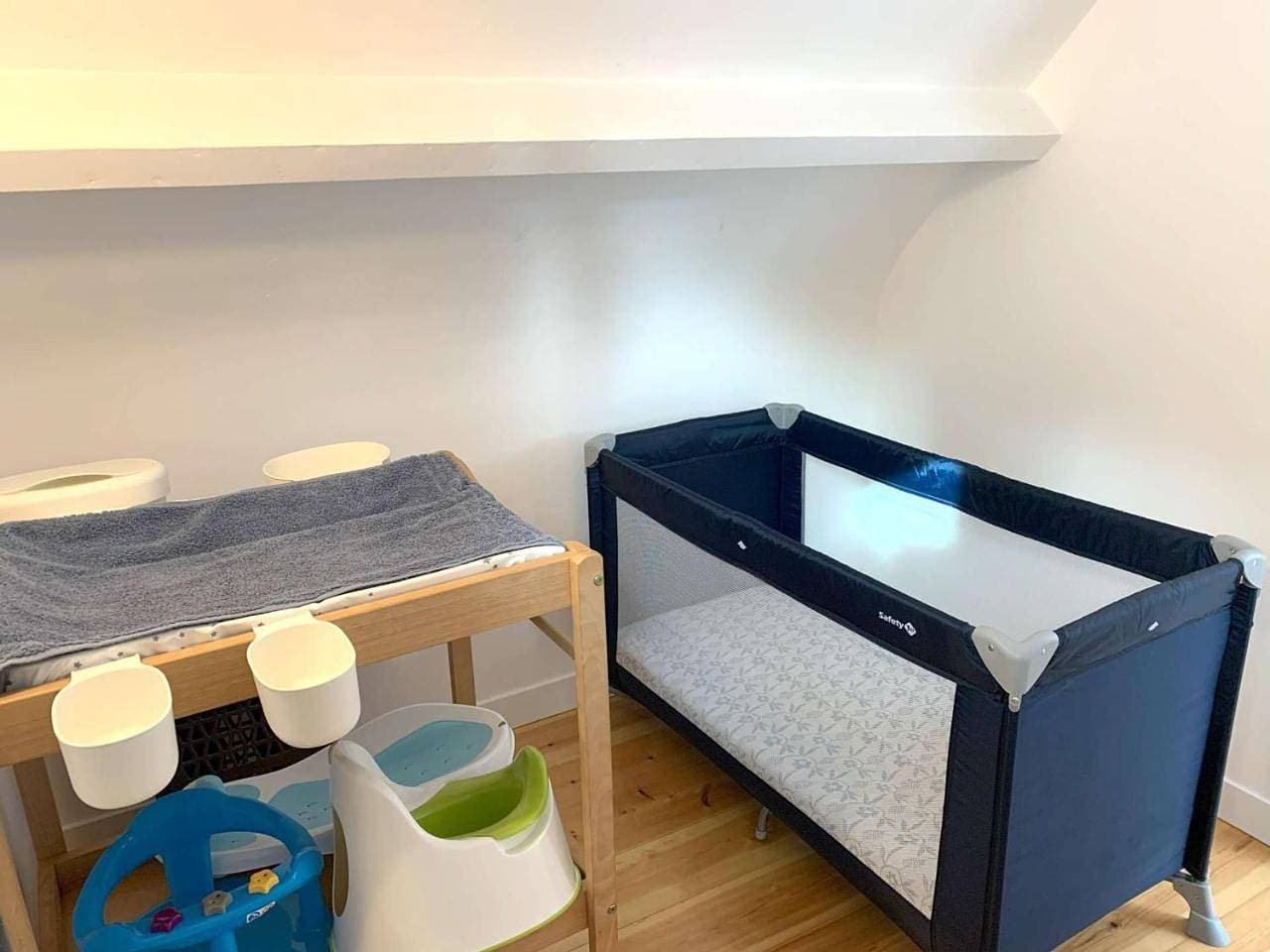 Foto 13 von 25: Charmante maison de pêcheur rénovée, 400m plage Trestraou, parking privé, terrasse et équipements bébé - Fr-1-368-405
