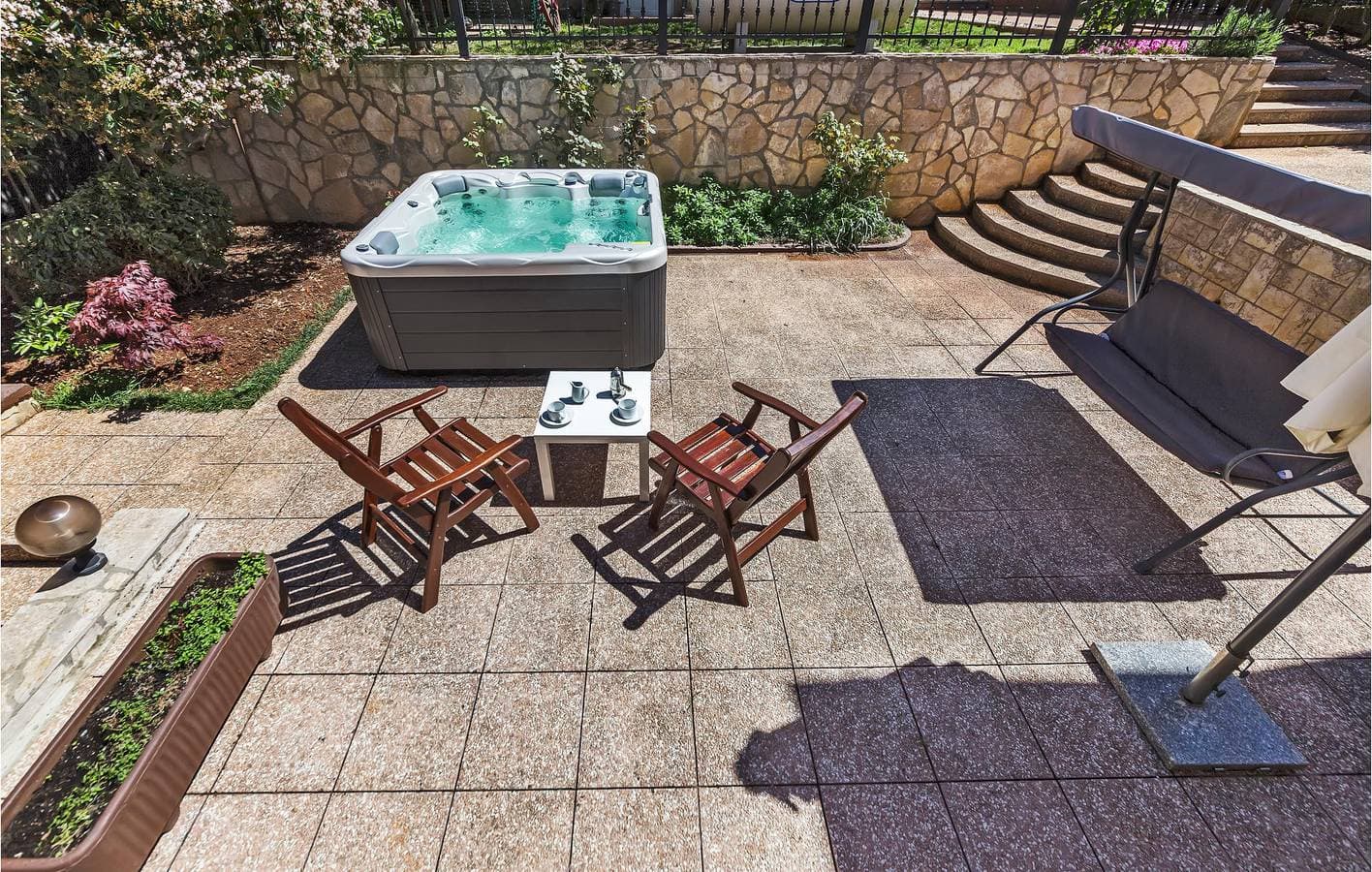Foto 6 von 35: Charmantes Apartment mit Pool, Terrasse und WLAN – 1,5 km vom Strand entfernt!