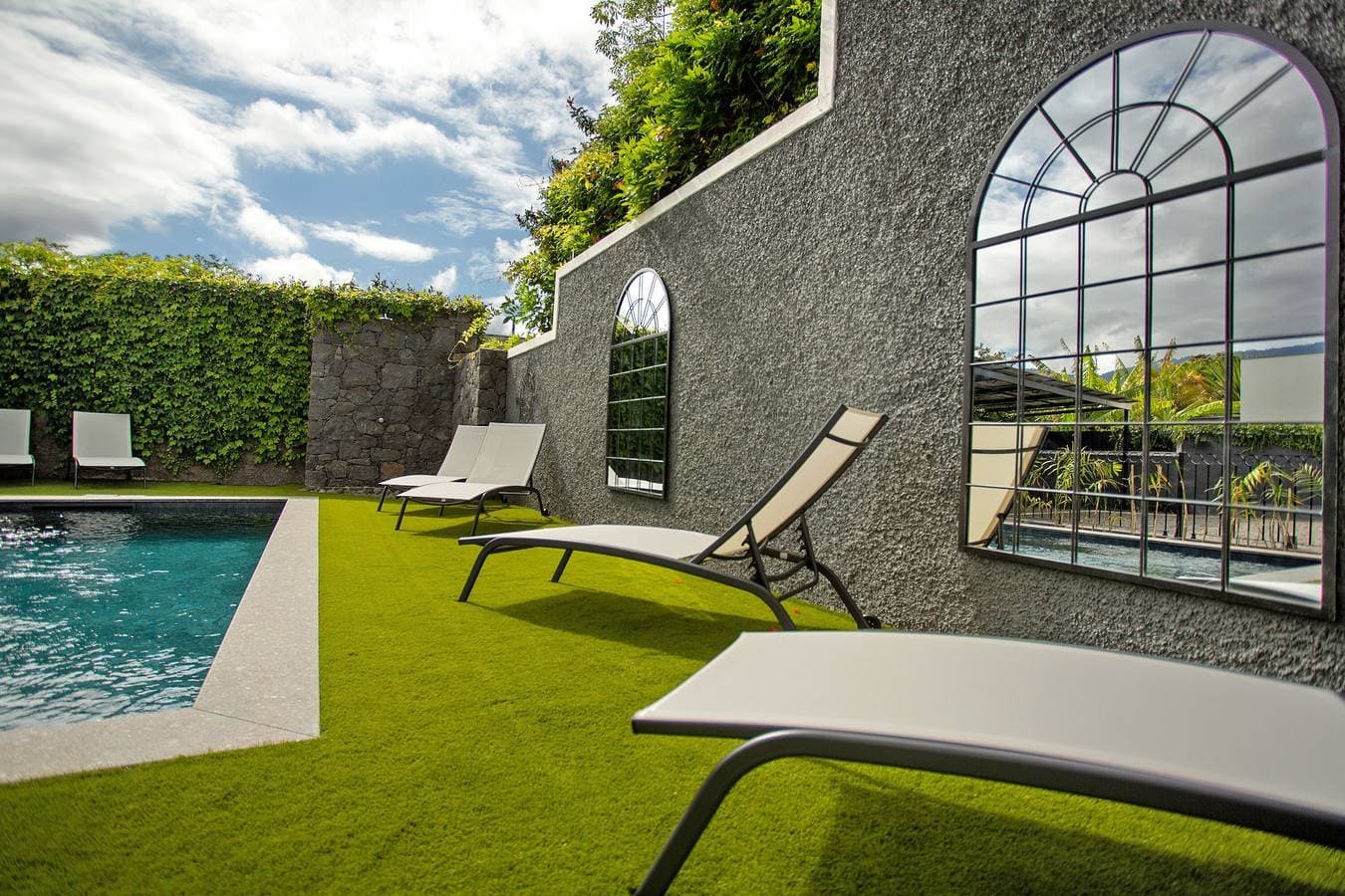 Foto 10 von 27: Studio-Apartment '3' mit Bergblick, Gemeinschaftspool und WLAN