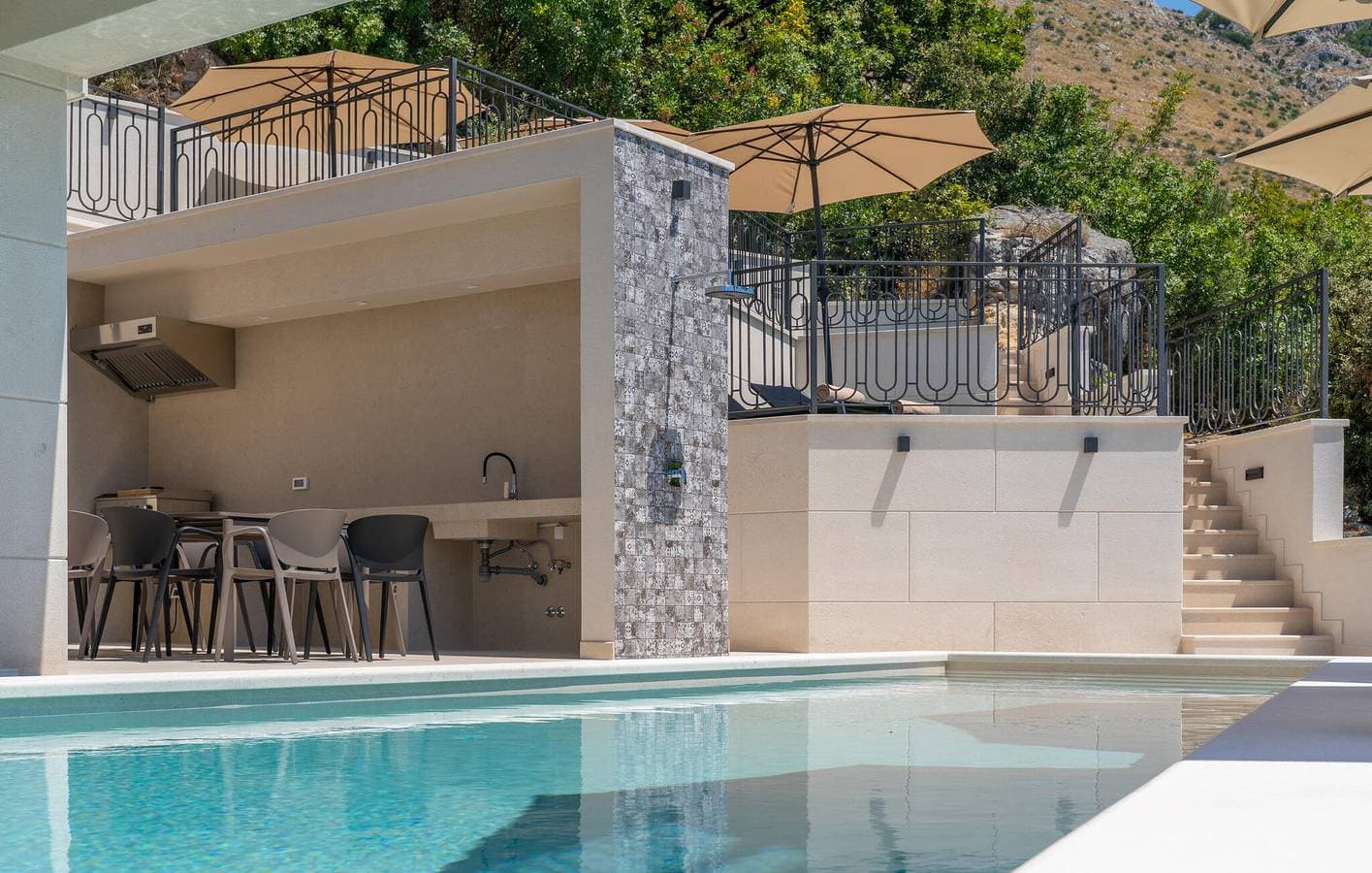 Foto 12 von 45: Geräumige 2-Zimmer-Wohnung mit Pool, Terrasse und 800 m zum Strand
