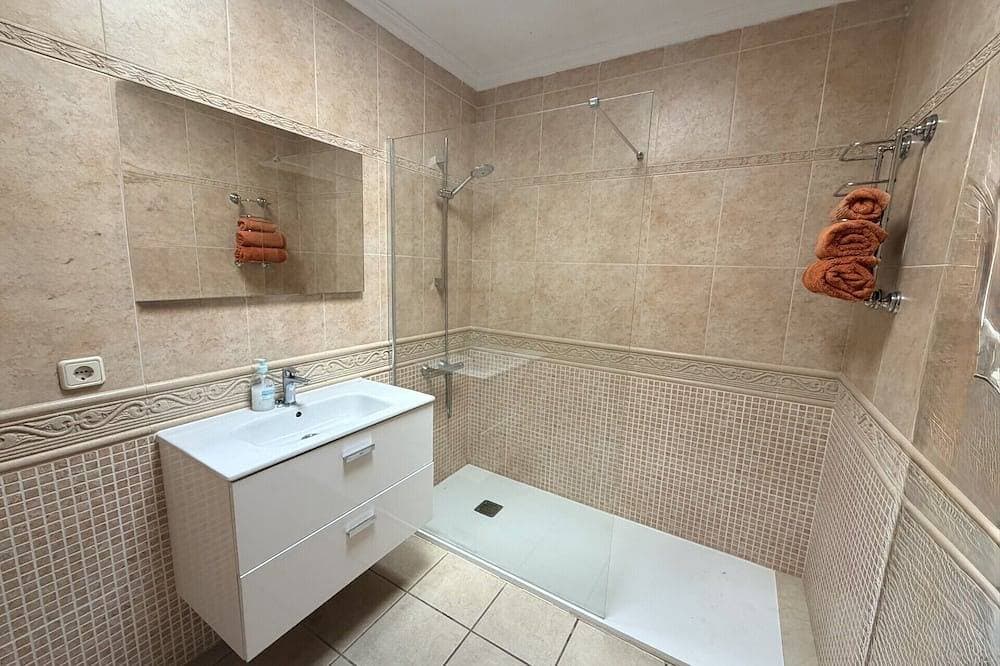 Foto 4 von 16: Villa mit zwei Schlafzimmern, mit privatem beheiztem Pool, Wifi, Parque Del Rey Playa Blanca