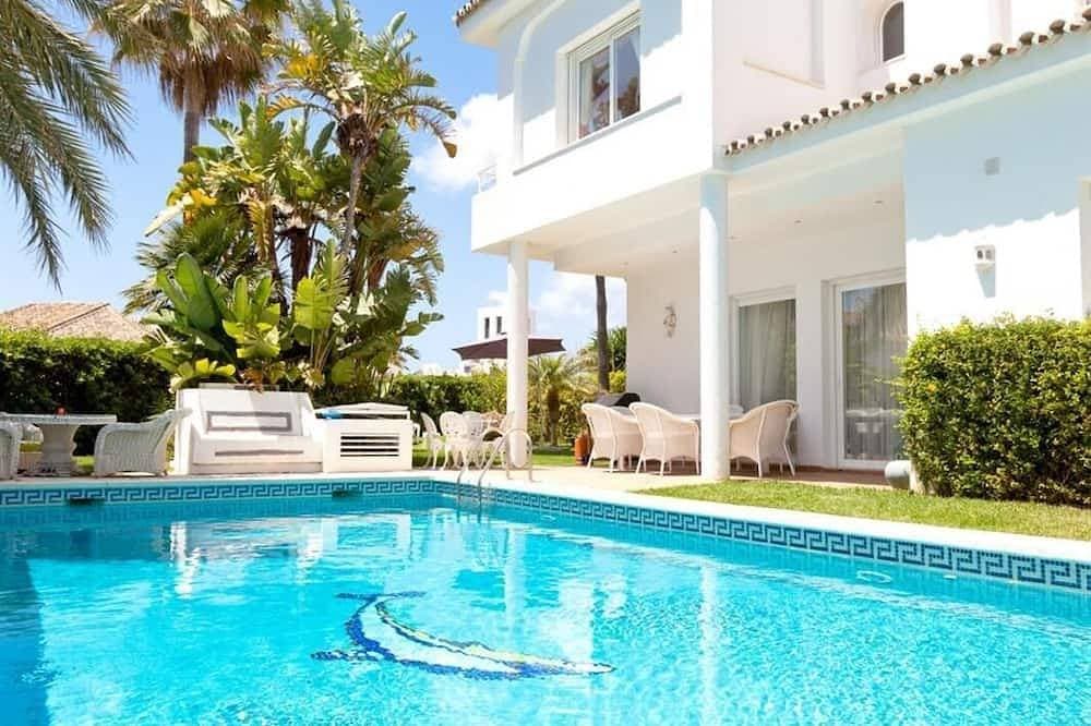Schöne Familienvilla mit Pool direkt am Meer, Gegenüber Nikki Beach in der Nähe von Don Carlos 1