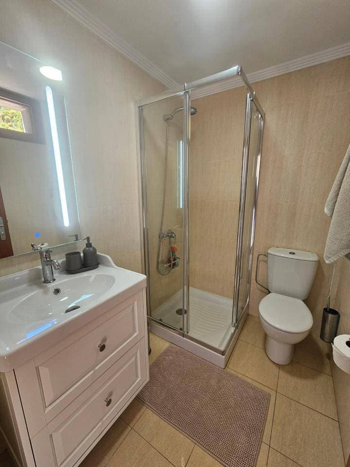 Foto 10 von 59: Double or Twin Room with Shared Bathroom