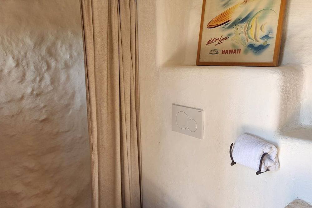 Foto 4 von 30: Paradiso Pajare, a traditional Salento trullo designed with modern amenities.