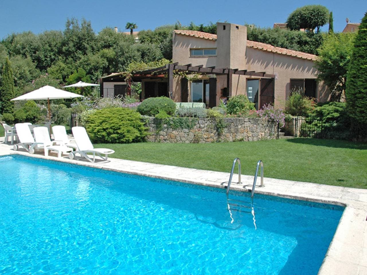 Villa mit privatem Pool, 10 km vom Meer entfernt 1