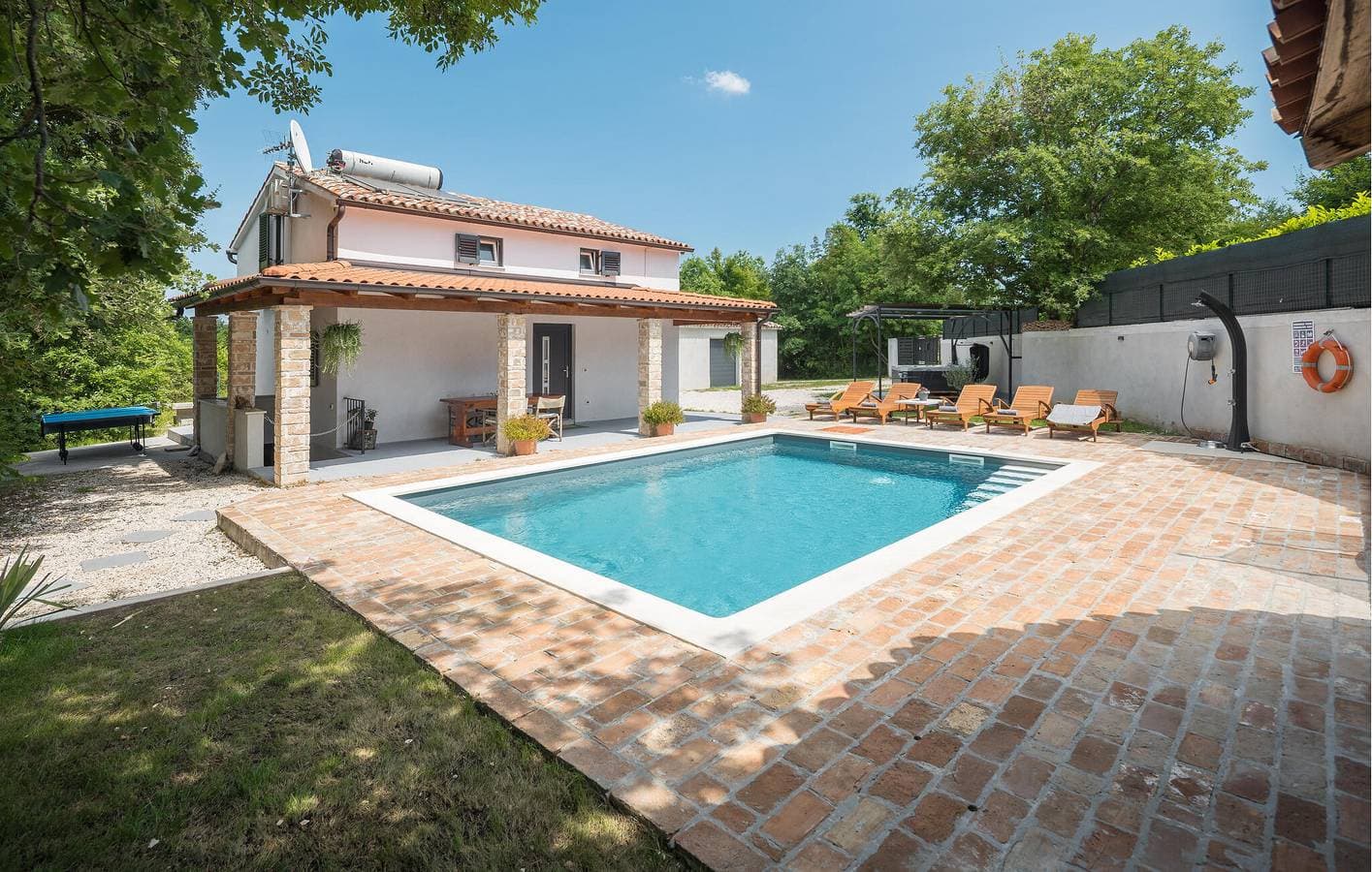 Foto 3 von 41: Reizende 2-Zimmer-Wohnung mit Pool, Terrasse und WLAN in Žminj