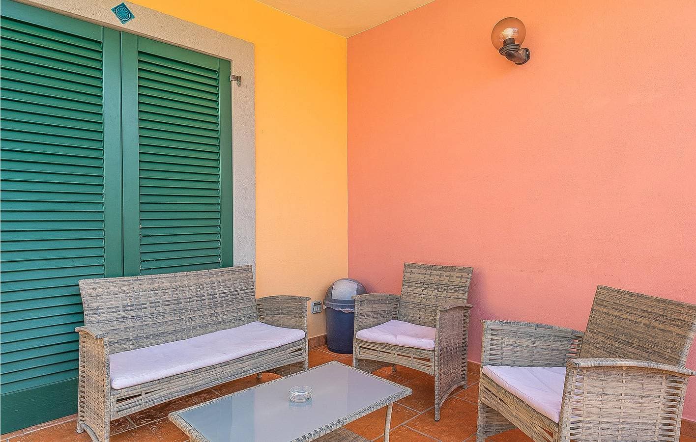 Foto 3 von 23: Gemütliches Apartment mit AC, Parkplatz, Küche, Pool & WiFi - Nähe Strand!