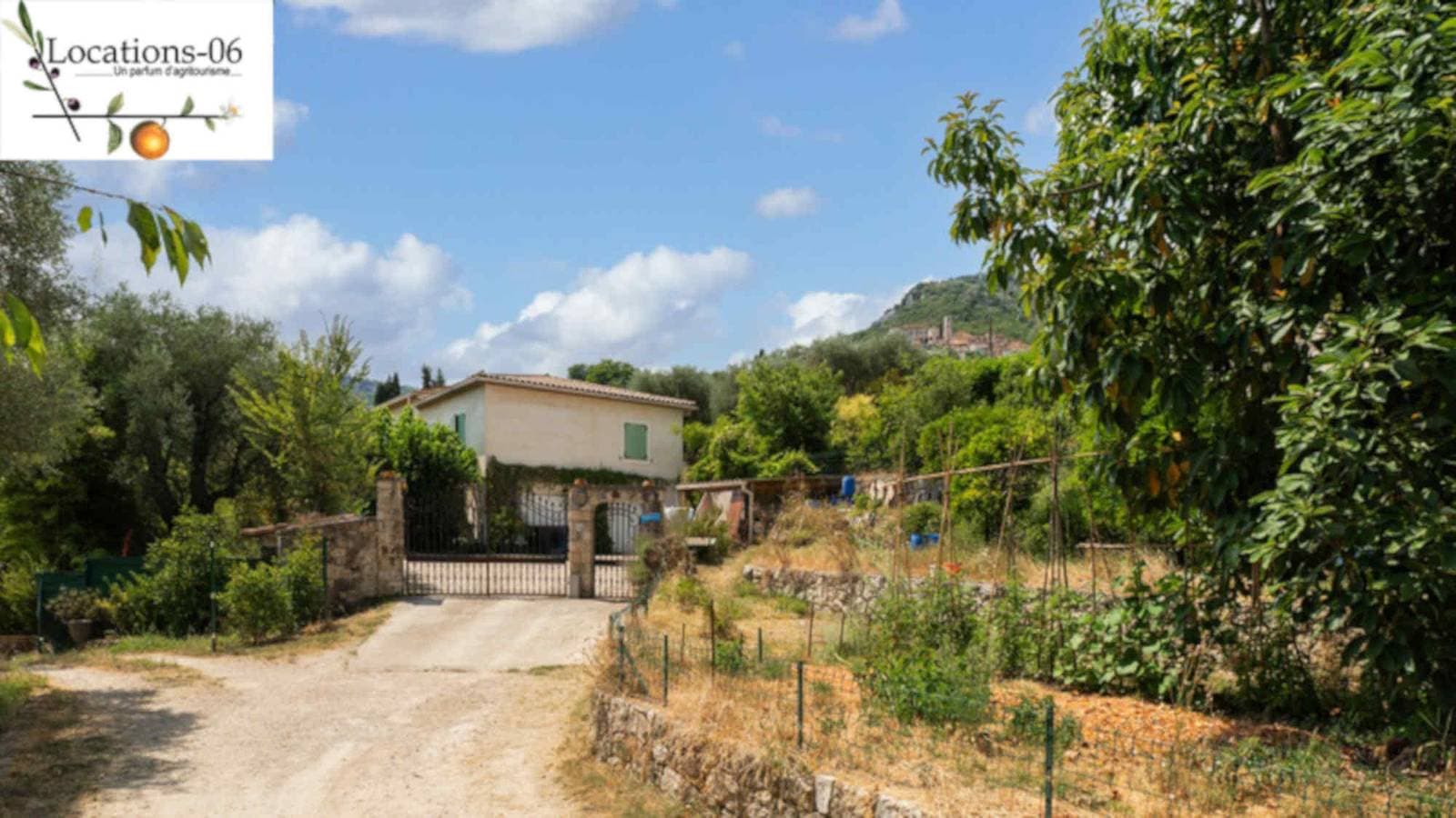 Foto 3 von 15: Vermietung rez-de-villa daher möblierter F2 für 1 -4 Personen, 30mn Nizza