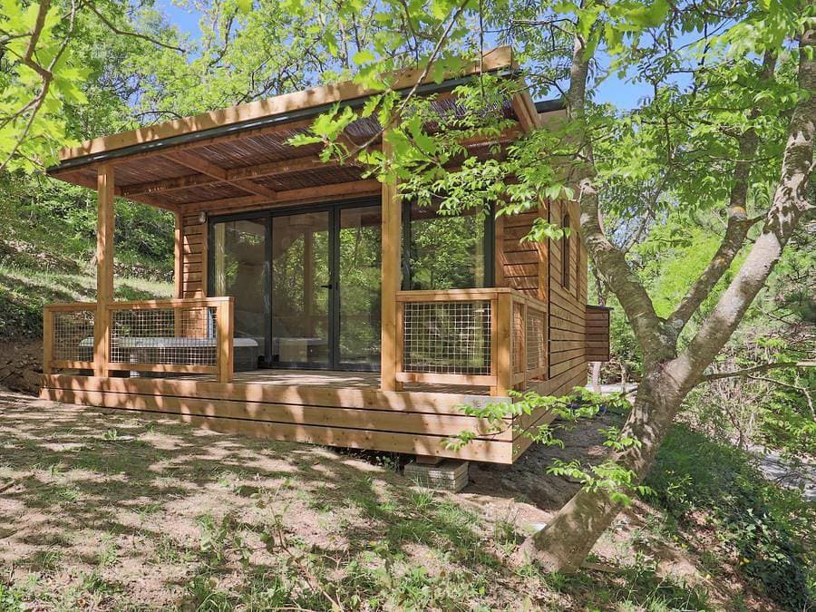 Foto 7 von 56: Camping Le Luberon | Pausado - Bungalow 4 personen - Cottage Capucine 4p Ohne Sanitären