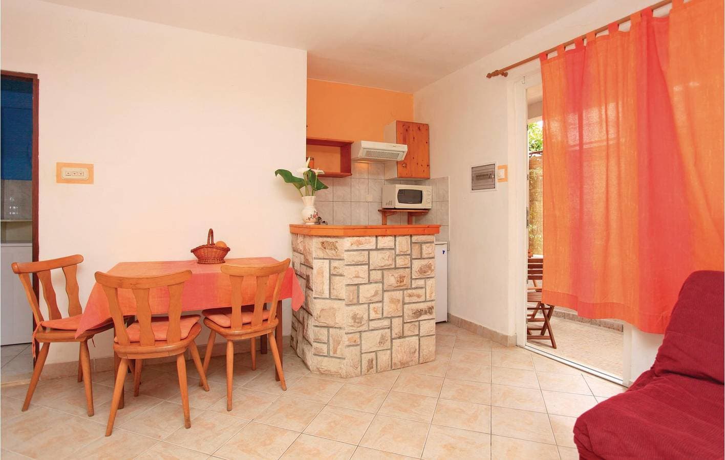 Foto 3 von 25: Gemütliche Wohnung mit Terrasse, WLAN und Parkplatz, 2,5 km vom Strand entfernt