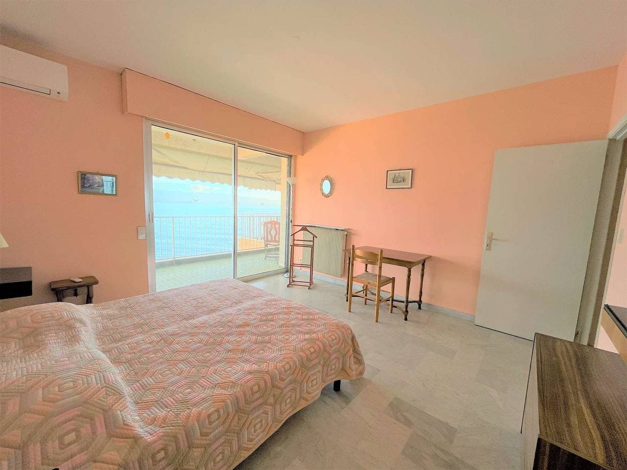Foto 8 von 25: Geräumige 4-Zimmer-Wohnung mit Terrasse, Klimaanlage und Parkplatz in Ajaccio