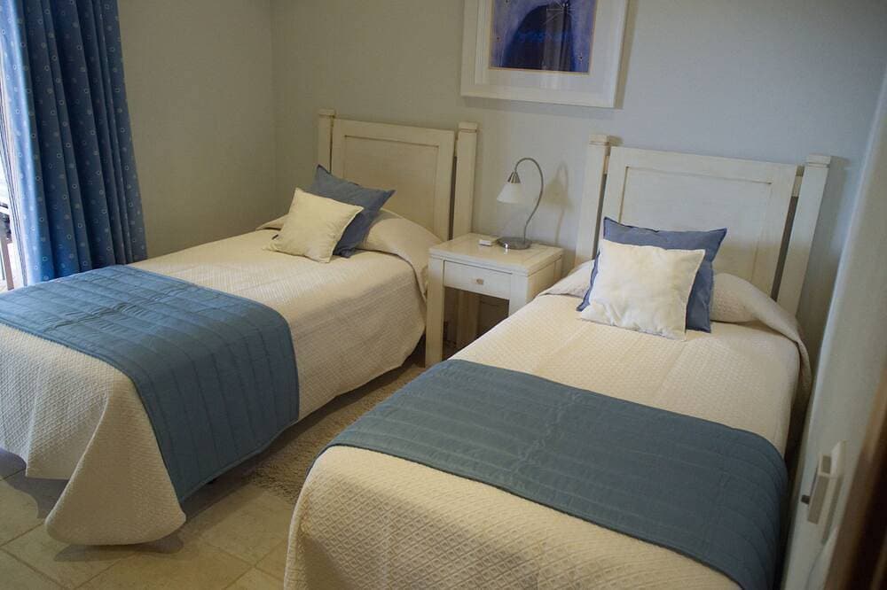 Foto 7 von 30: Atemberaubende 3 Schlafzimmer Reihenhaus, nahe dem Pool, in der Ansicht, Salema