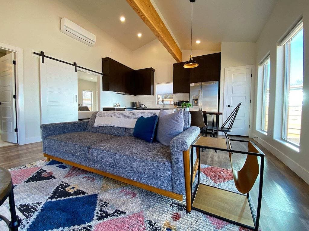 Foto 5 von 50: Luxe stay in Kanab with stargazing rooftop deck, pool & hot tub