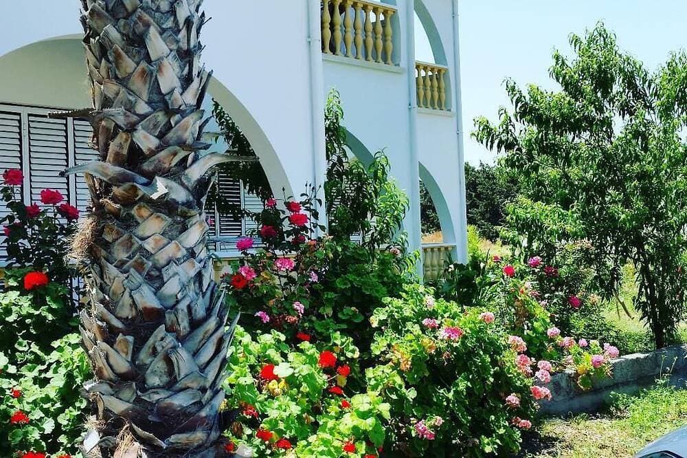 Foto 6 von 16: Paradise Holiday Bungalows - Beste Lage neben dem Cratos Beach Club
