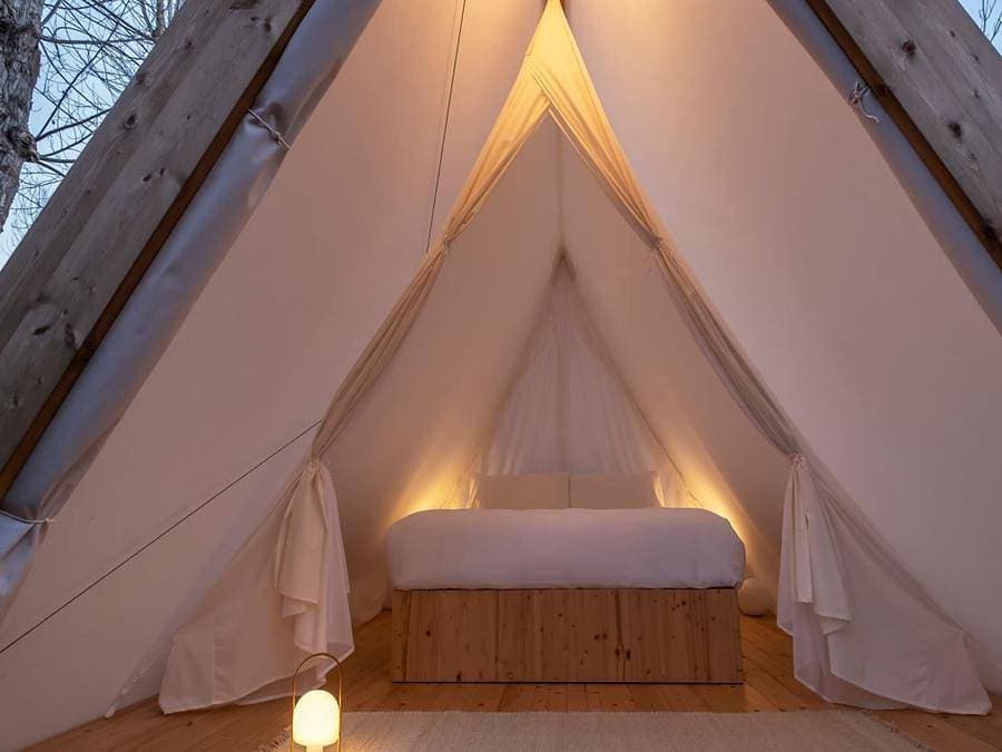 Foto 6 von 48: WeCamp Cala Montgo - Safarizelt 2 personen - Hüttenzelt