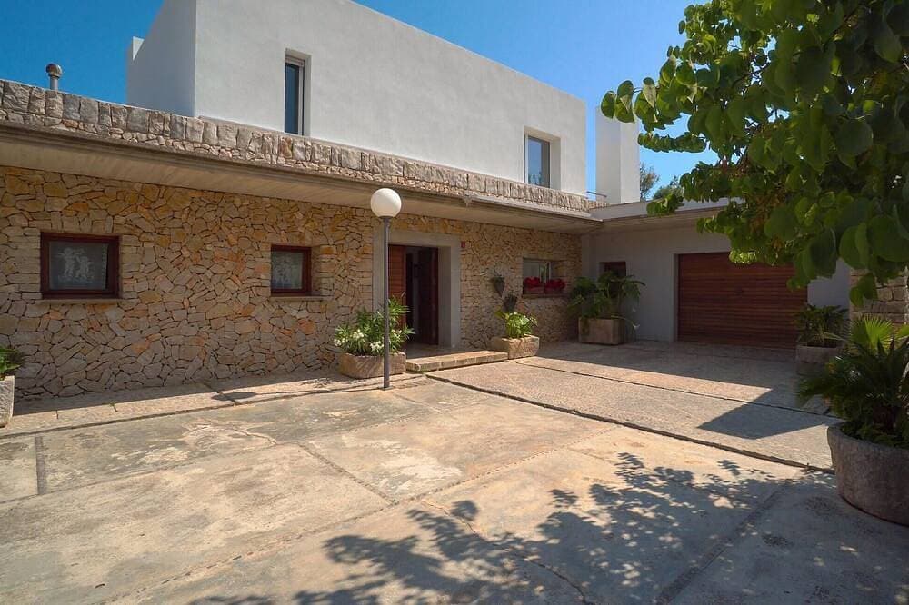 Foto 11 von 30: Wunderschönes Haus in Port Verd mit privatem Swimmingpool, der sowohl drinnen.