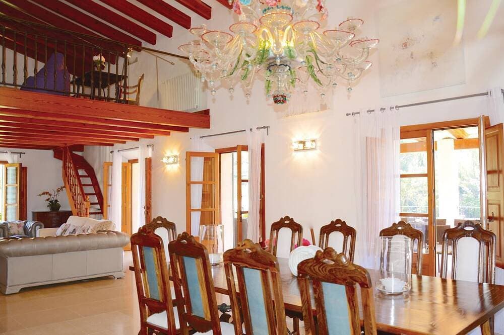 Foto 11 von 30: Nice home in Fornalutx with house a mountain view