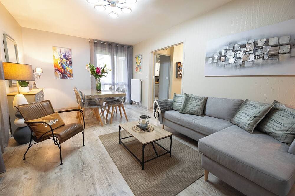 2 bedroom apartment private parking Normandy Bayeux D-Day Beaches 1