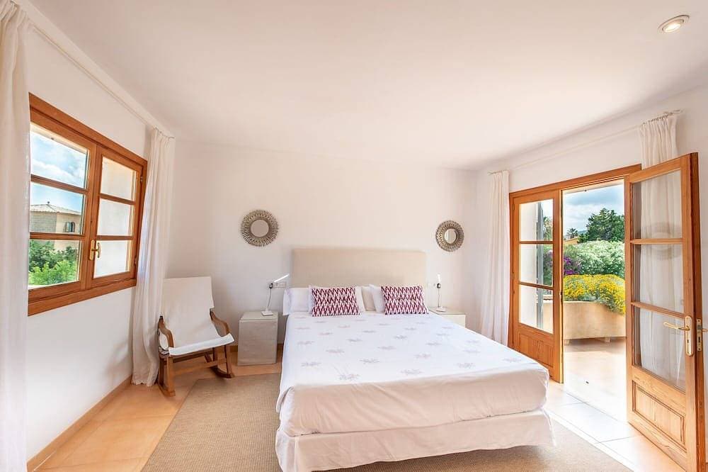 Foto 3 von 30: Große und modern mallorquinische Villa in Son Floriana