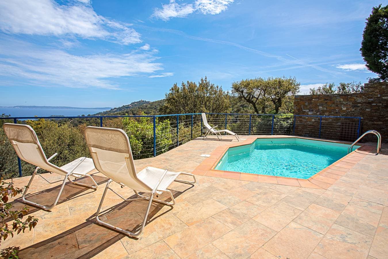 Foto 3 von 25: Ferienhaus mit Meerblick, privatem Pool und Klimaanlage