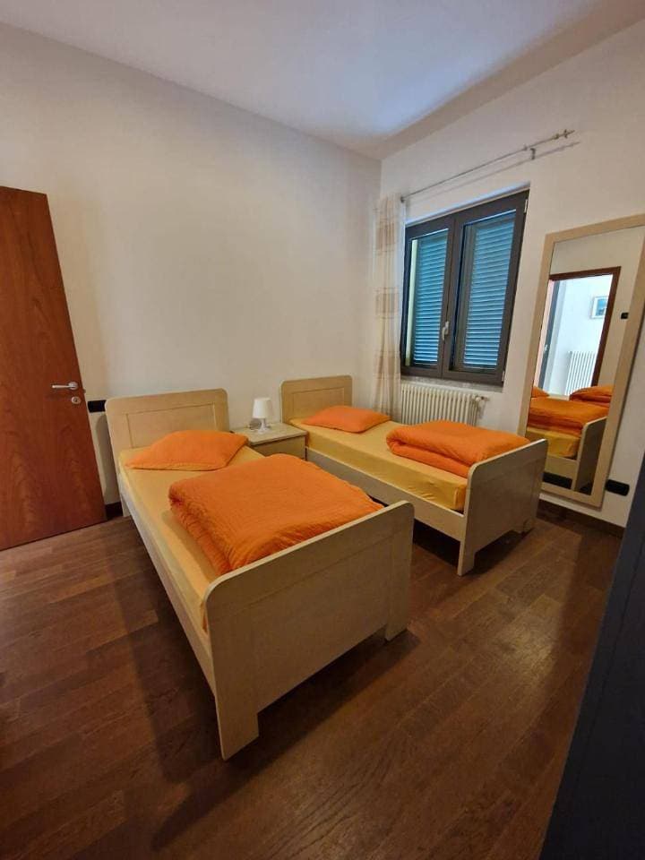 Foto 8 von 30: Two-Bedroom Apartment with Lake View