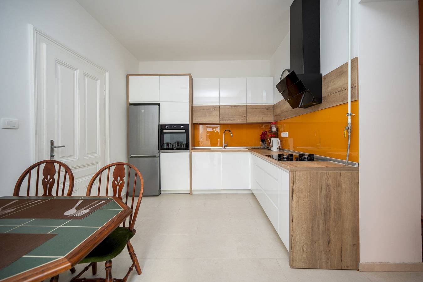 Foto 10 von 33: Ferienwohnung für 6 Personen mit Terrasse