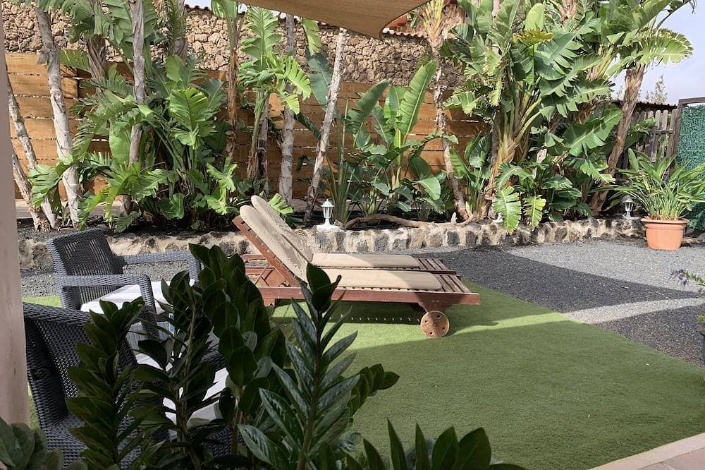 Foto 11 von 30: Villa mit großzügigem Entspannungsbereich und Garten in Lajares.