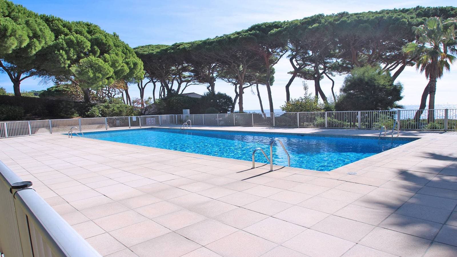 Foto 2 von 13: Studio - 2/4 Personen - Meerblick - Klimaanlage - Pool der Residenz - WLAN - Strand - Sainte Maxime