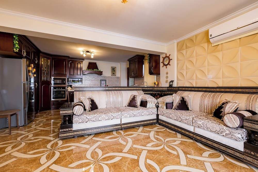 Foto 12 von 30: Argy Beach Front Luxury Villa near Latchi