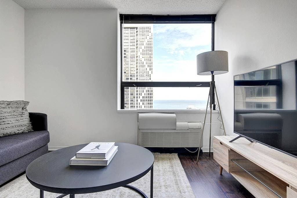 Foto 6 von 22: Modern Streeterville 1Br w/ Gym, Pool, walk to Navy Pier, by Blueground