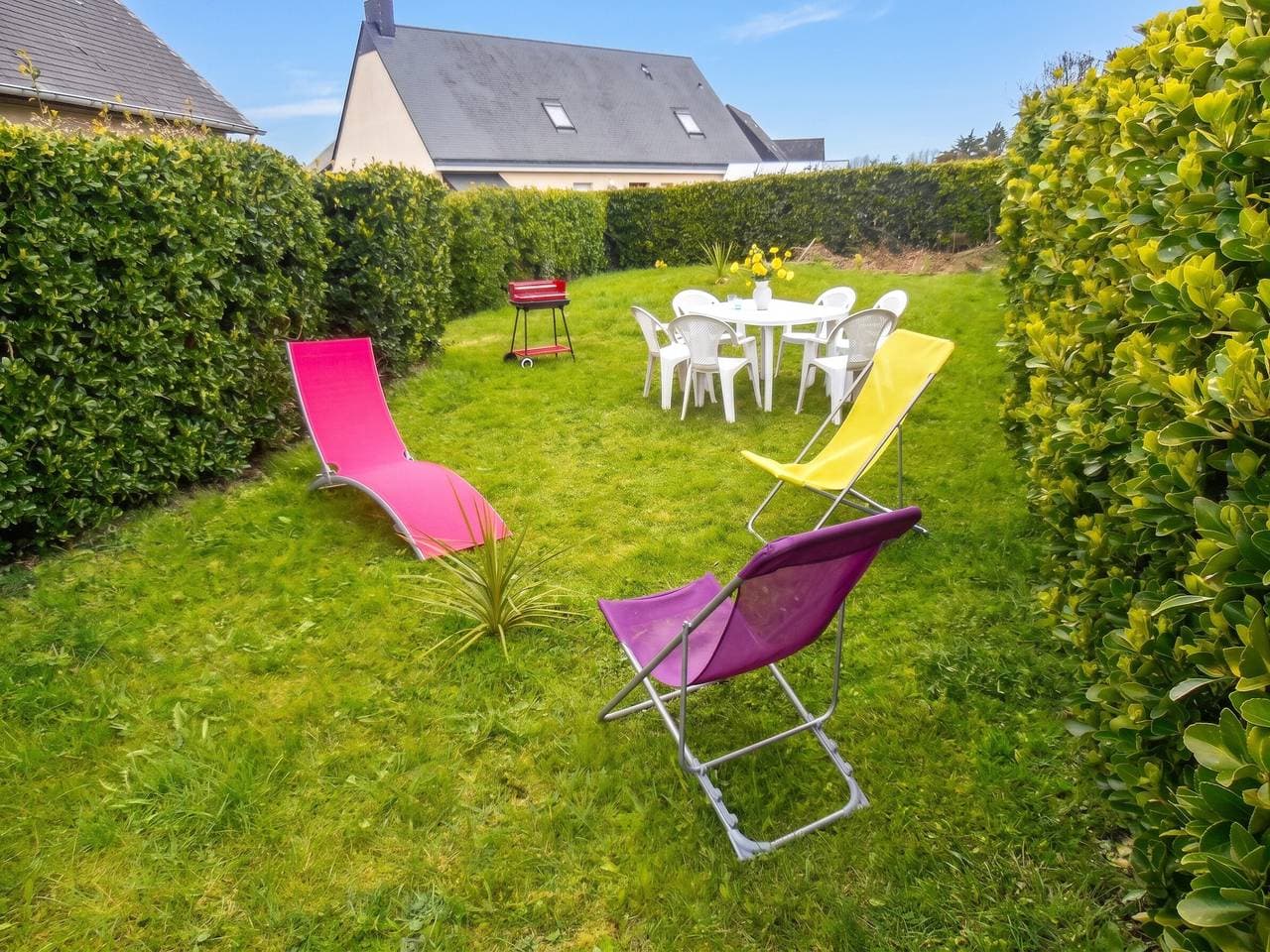 Foto 2 von 12: Charmantes Haus in Portbail mit Garten und Meerblick