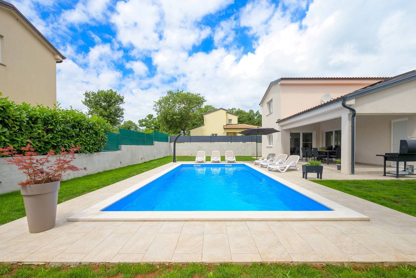 Foto 7 von 37: Charmante Villa mit Pool und Terrasse, nur wenige Schritte von Restaurants und dem Stadtzentrum entfernt