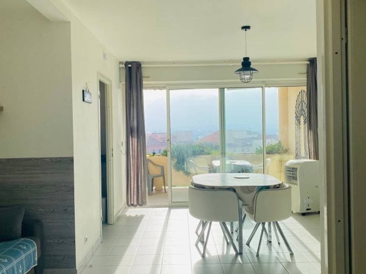 Foto 8 von 16: Zweizimmerwohnung, 4 Betten, Strandnähe, 700m zum Strand, Parkplatz, Citadelle zu Fuß erreichbar