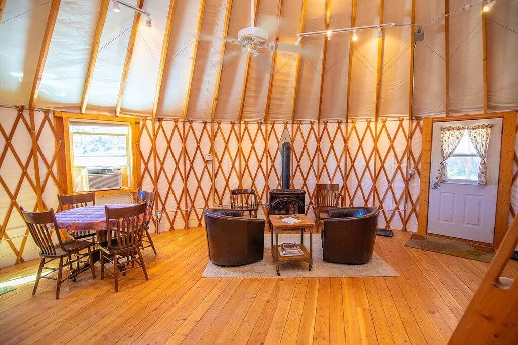 Foto 8 von 18: Die Burg Yurt, Perfekt Philips Wochenende für Skifahren, Angeln oder einfach nur hängen