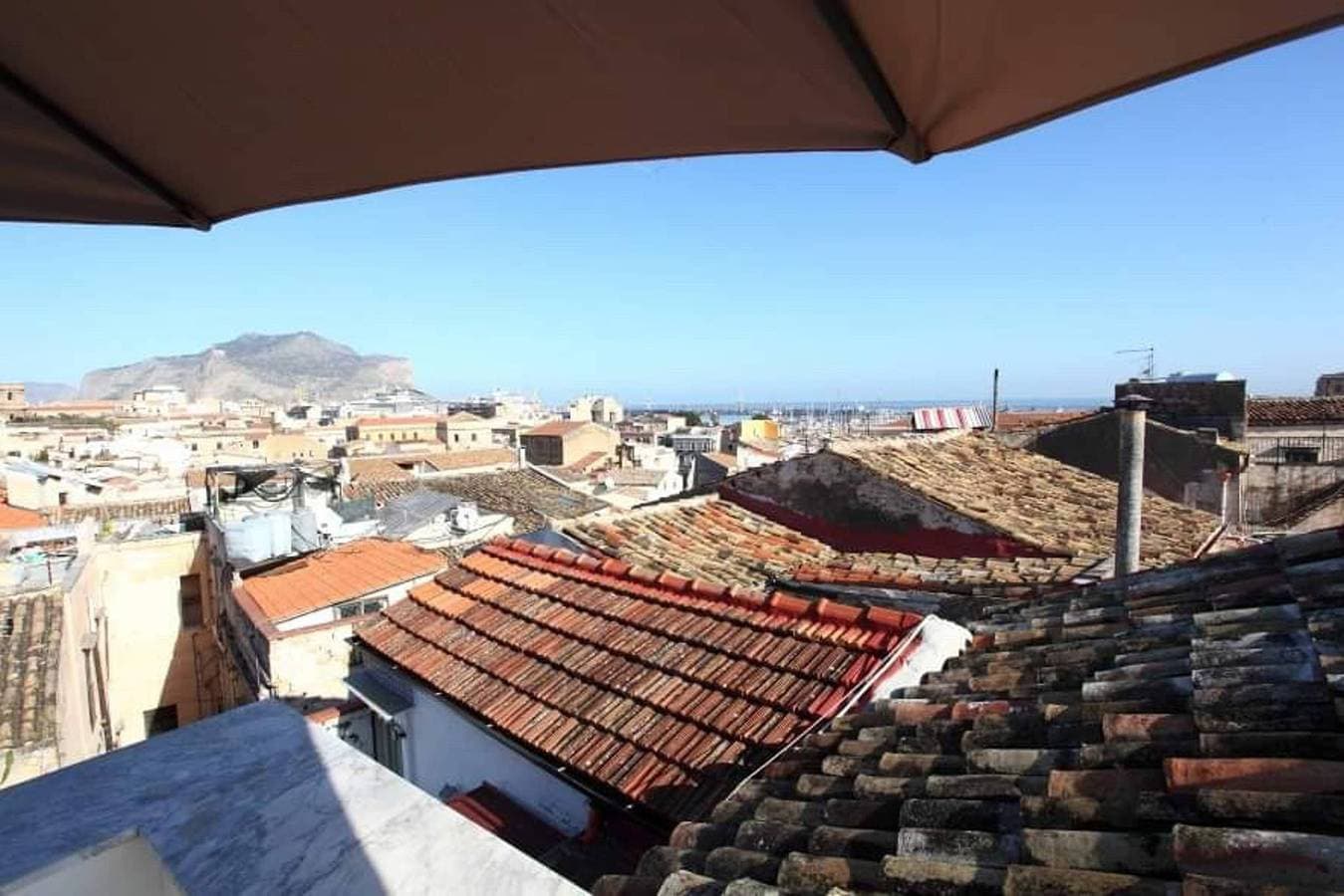 Foto 12 von 30: Terrasse im historischen Zentrum von Palermo rosa