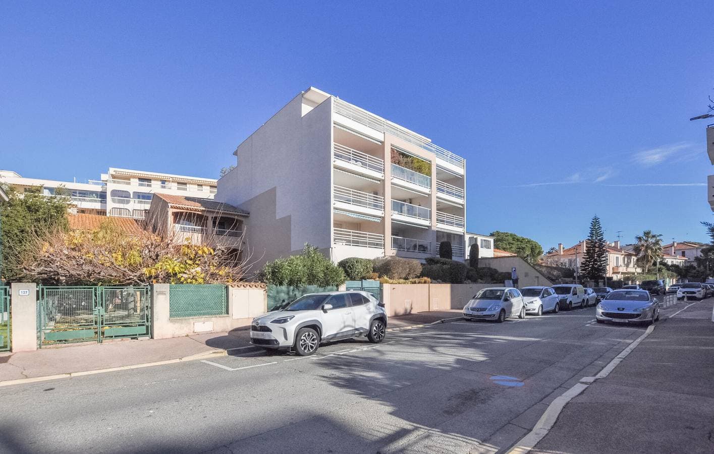 Modernes Apartment mit Terrasse und Parkplatz, 1,5 km zum Strand 1