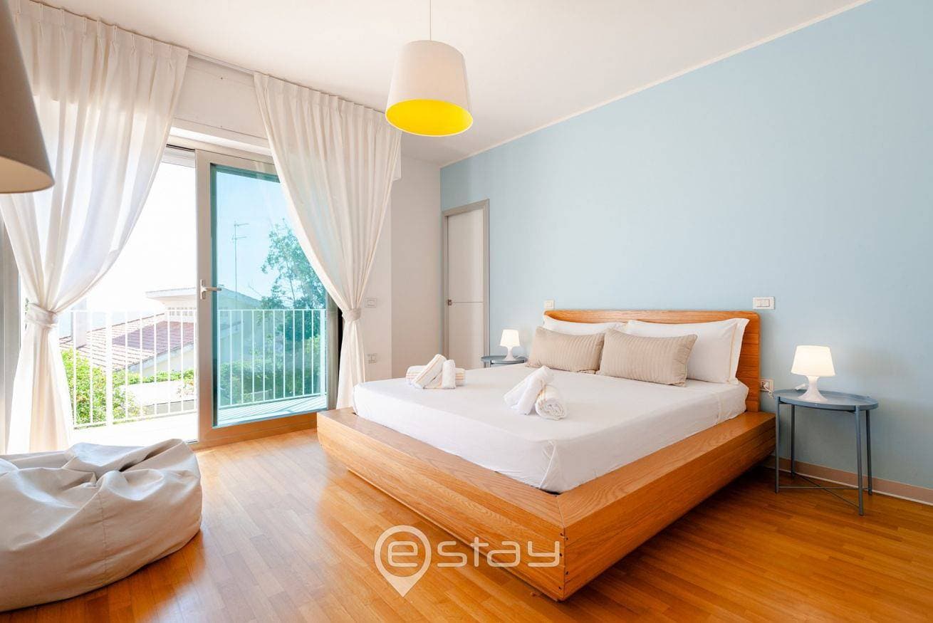 Foto 4 von 55: Villa für 7 Personen mit Balkon/Terrasse