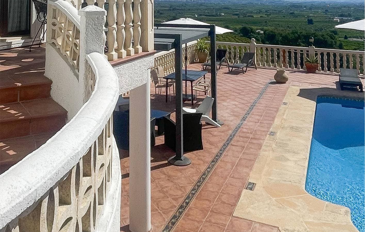 Foto 10 von 23: Modernes Apartment mit Pool und Terrasse in Orba, nahe dem Stadtzentrum