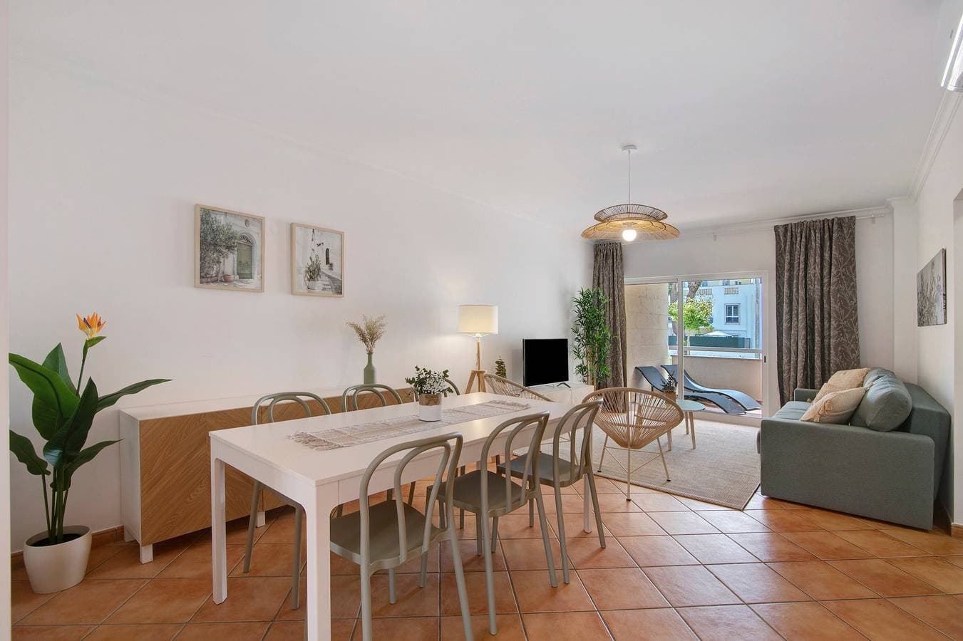 Foto 5 von 24: Ferienwohnung 'T2 D Apt Amendoeira' mit Gemeinschaftspool, 2 Balkonen und WLAN