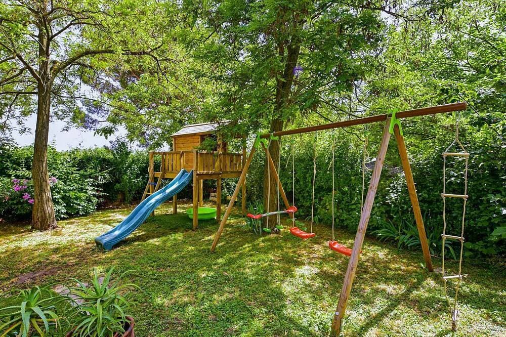 Foto 9 von 30: Schöne Wohnung in einem Ferienhaus für 4 Gäste mit Klimaanlage,  W-Lan, Pool, TV und Terrasse