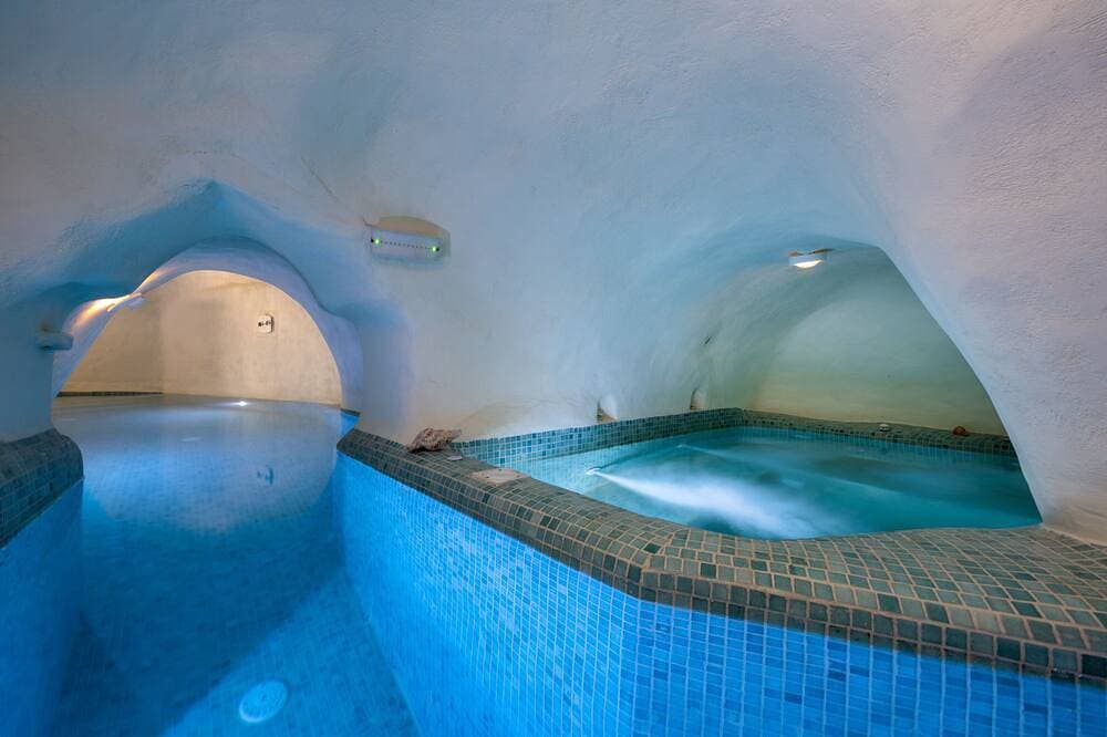 Mystagoge cave pool/jacuzzi, cellar and hammam 1