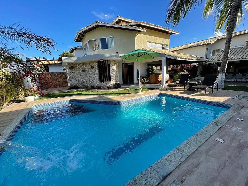 5 suites, a 3-minute walk to the best beach in Guarajuba. 1