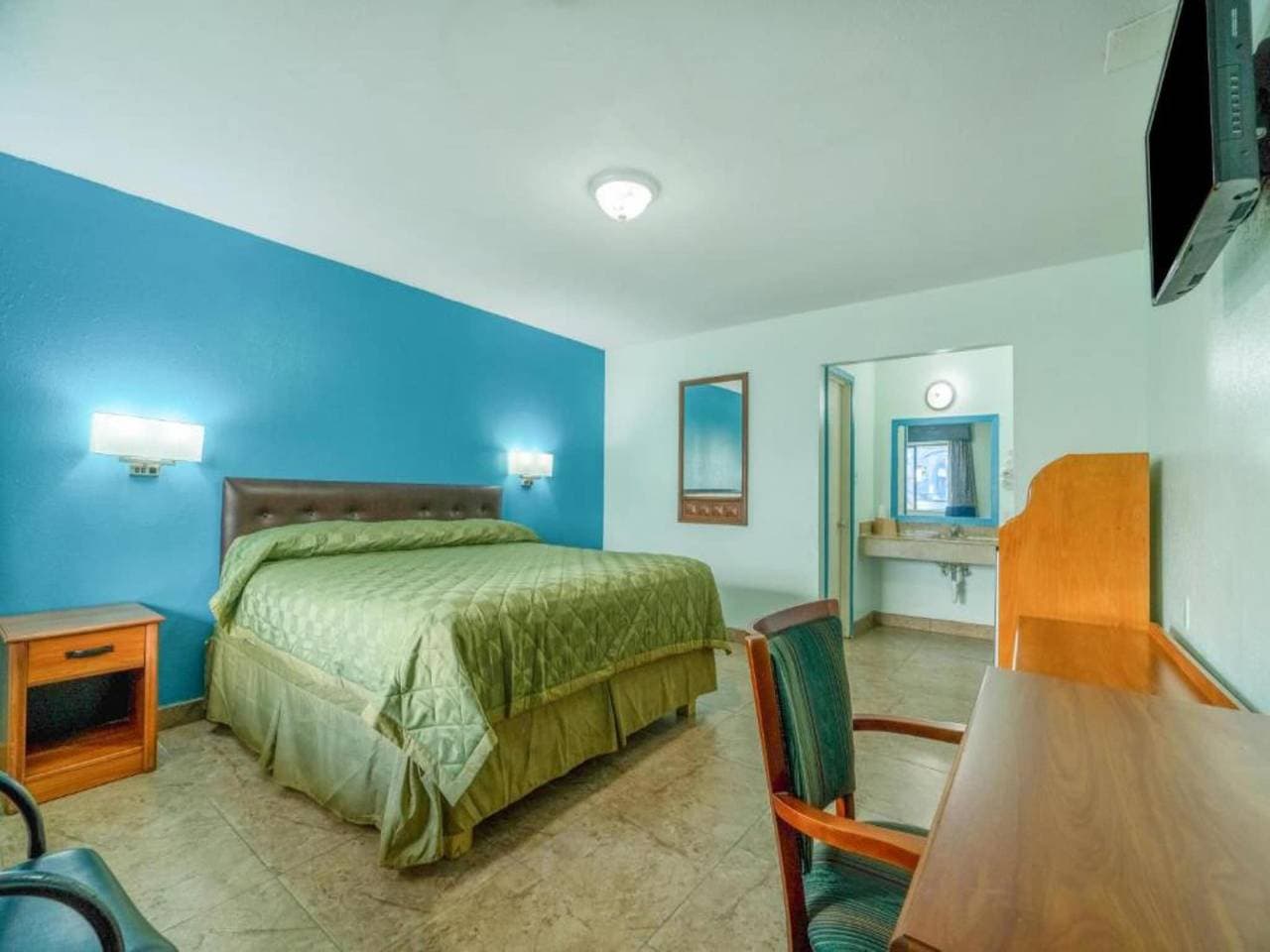 Edinburg, Texas | Kingsize-Bett | Rauchen 1