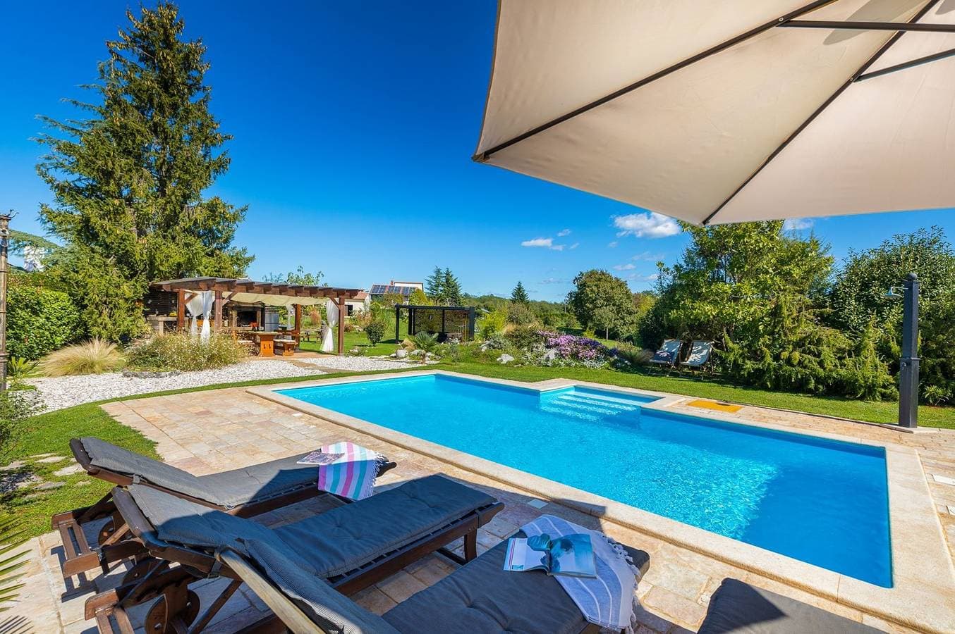 Foto 13 von 46: Villa Dorstari – Charmantes Ferienhaus mit privatem Pool und wunderschönem Garten im Herzen Istriens